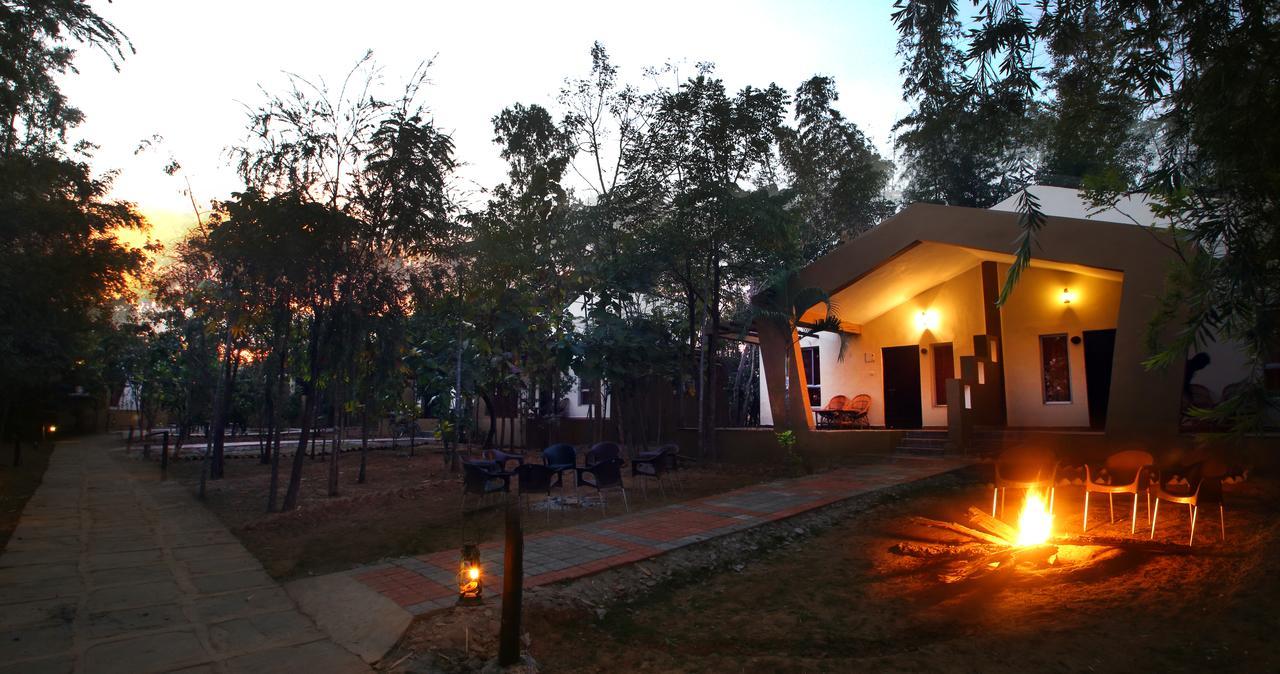 Mogli Resort Kanha Exterior photo