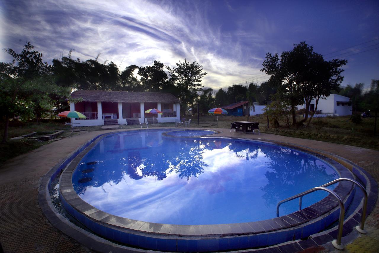 Mogli Resort Kanha Exterior photo